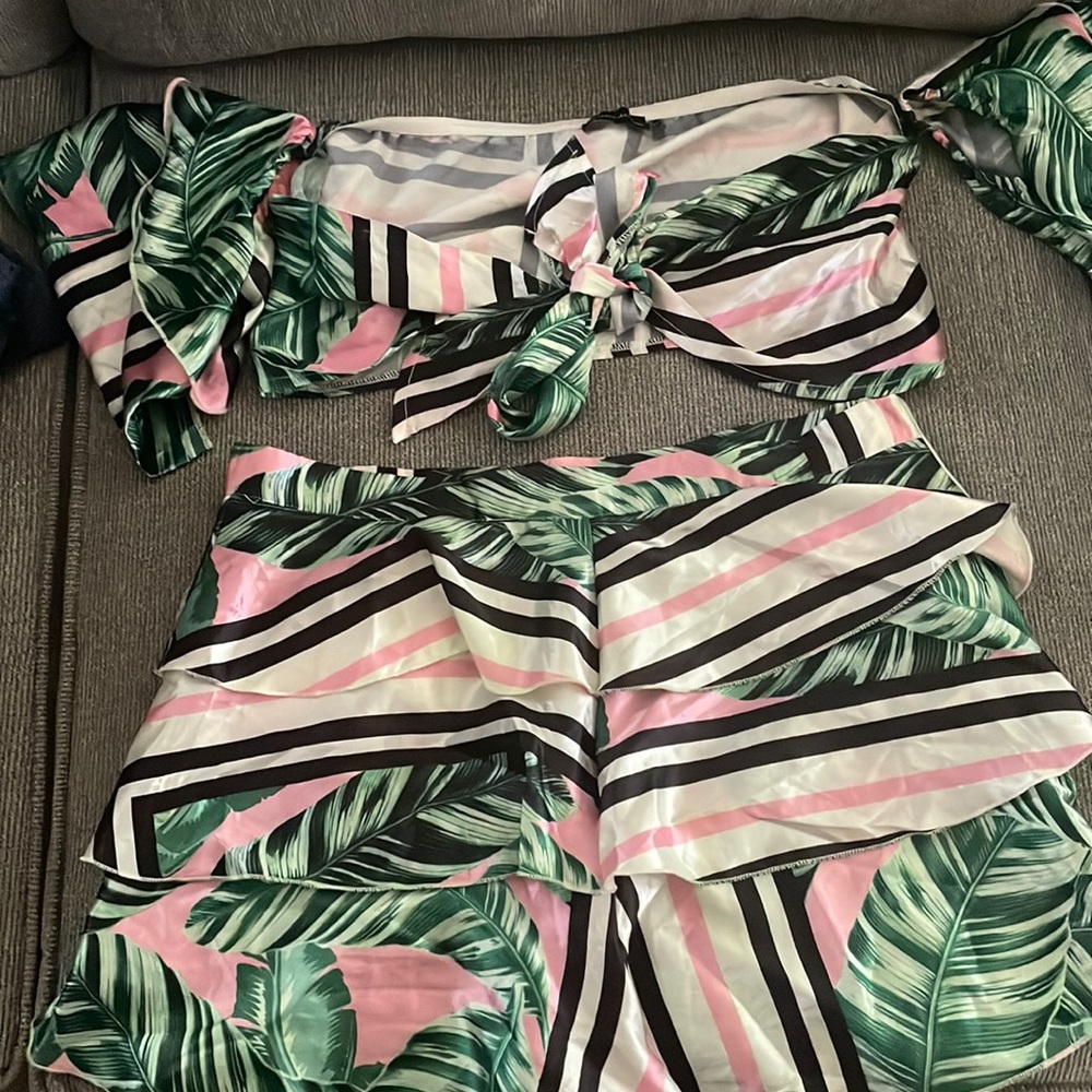 Pretty Little Thing 2 piece set